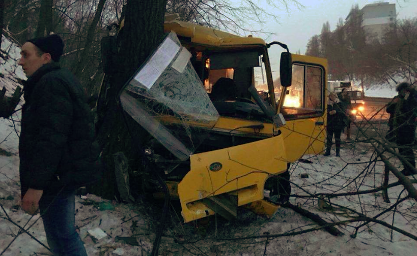 У Києві сталась масштабна ДТП з двома маршрутками: 12 постраждалих